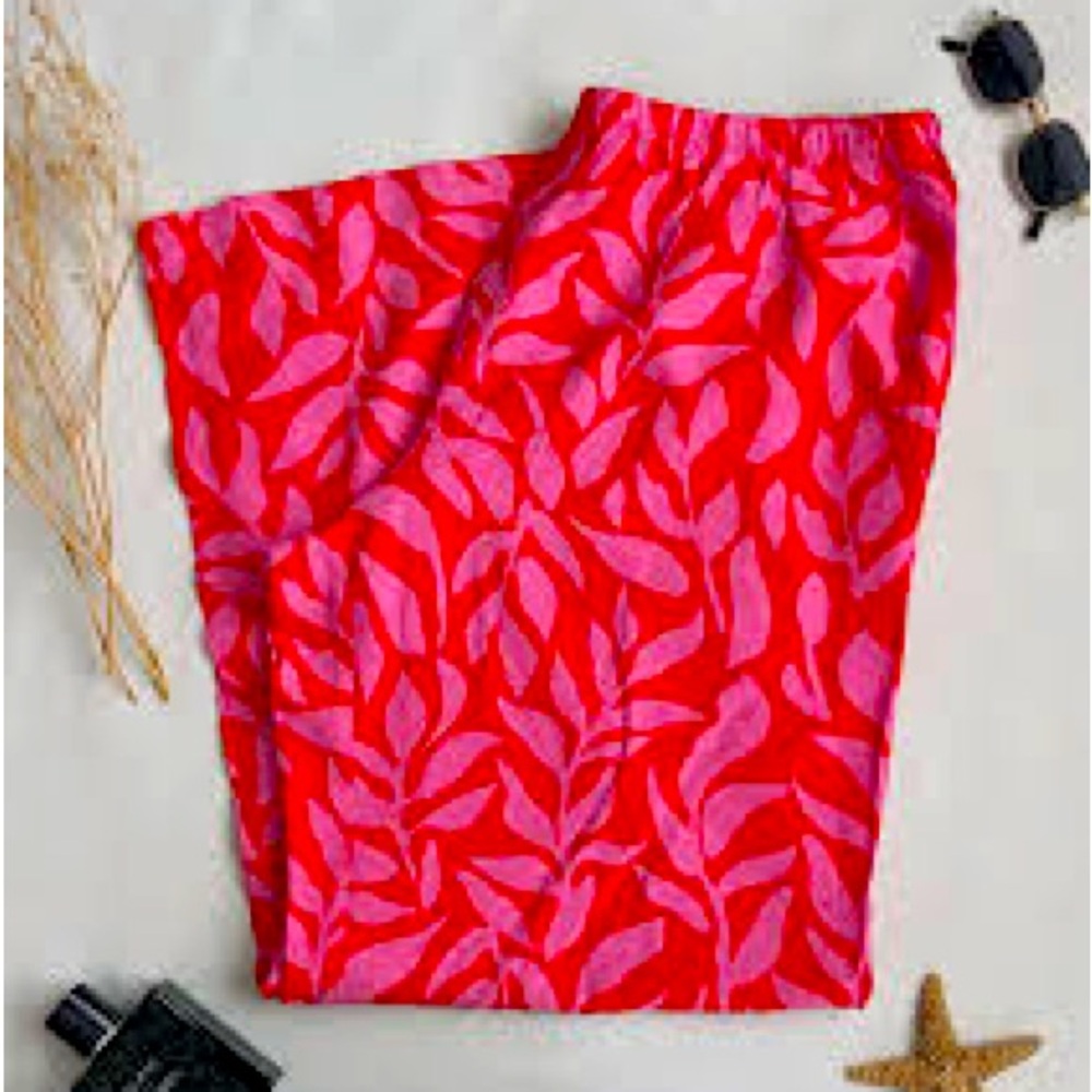 Red and Pink Leaf Patterned Women's Pants